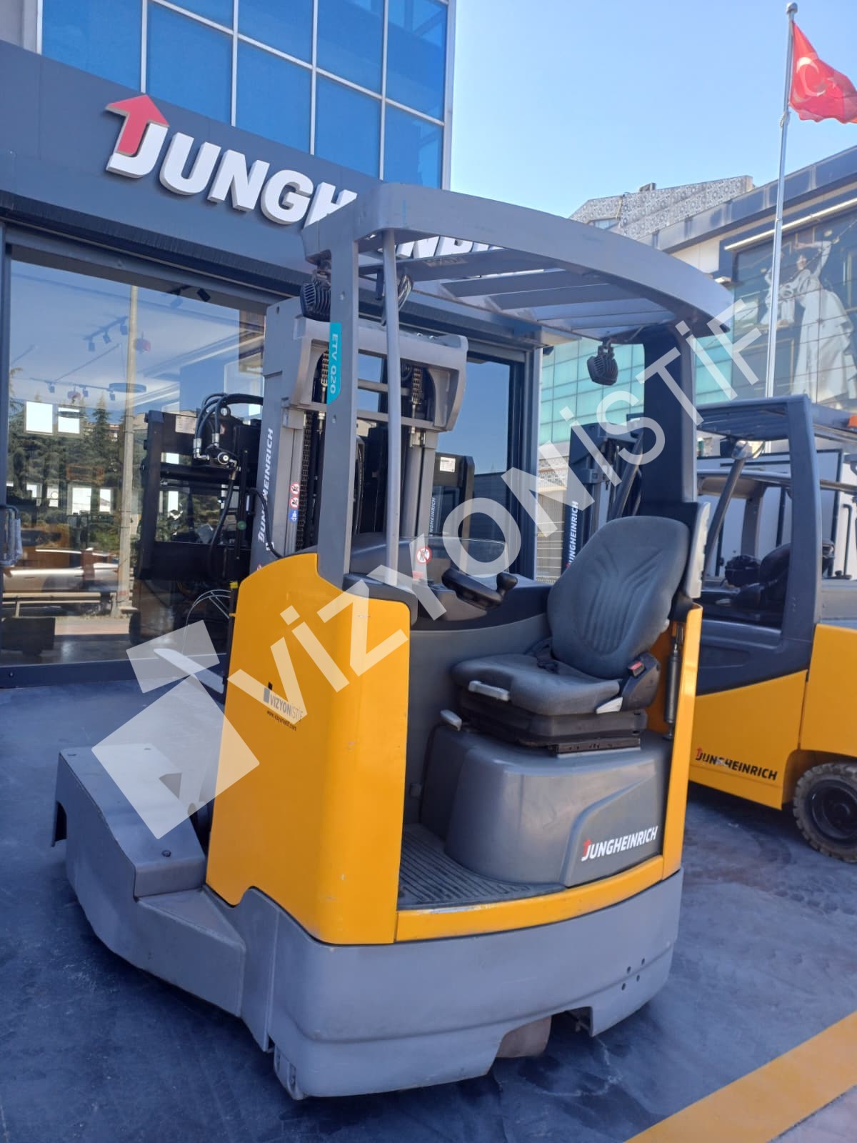 SATILIK 2.EL ETVQ20 ÇOK YÖNLÜ REACH TRUCK 4700 MM ASANSÖR 2017